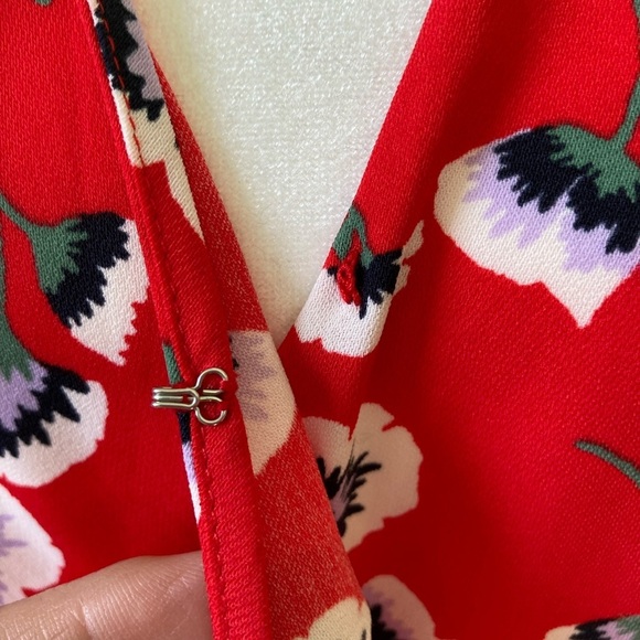 J.‎ Crew Factory Red Floral Wrap Dress with Flutter Sleeves and V-Neck (Size 6) - Picture 4 of 10